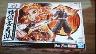 Building Demon Slayer Rengoku model kit (Bandai Namco)