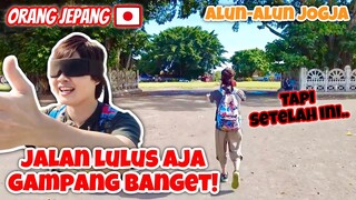 ORANG JEPANG COBA MITOS INDO! TUTUP MATA LEWATI POHON ALUN-ALUN JOGJA!