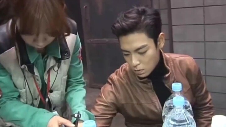 Please watch the behind-the-scenes footage of selling a body contract to light a cigarette, TOP con 