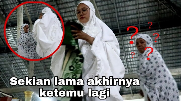 Sholat tarawih ketemu nenek angkat.