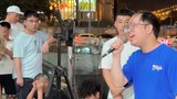 A cover of "Maple" was performed on the street, and passers-by gathered to watch!