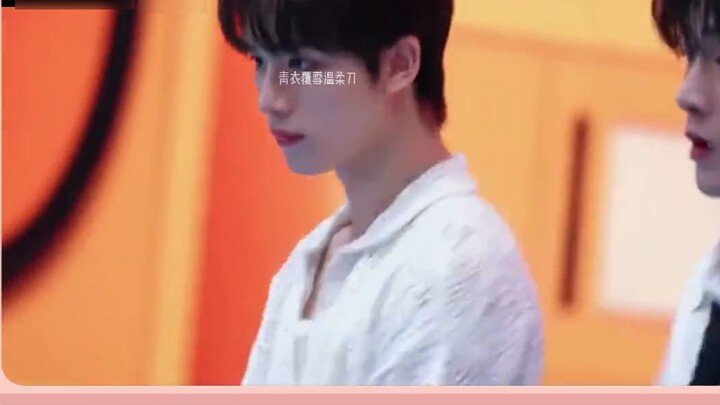 [Ding Chengxin] "เพลงประกอบ Hi6 เปิดเผยเบื้องหลัง" มีน้ำใจมาก (ช่วยพี่น้องจัดรูปลักษณ์ให้เรียบร้อย) 