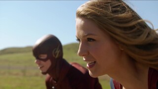ใครเร็วสุดในการแข่งขัน Flash และ Supergirl ใครจะเคยเจอ Flash เวอร์ชั่นหนังกัน!