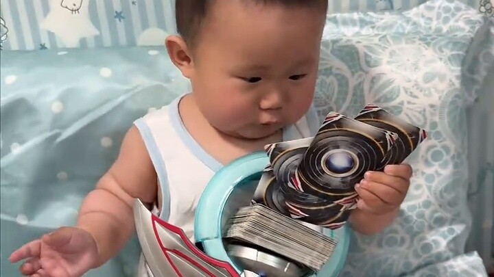 Apa yang akan terjadi jika Anda memasukkan semua kartu ke dalam Perangkat Transformasi Ultraman Orb?