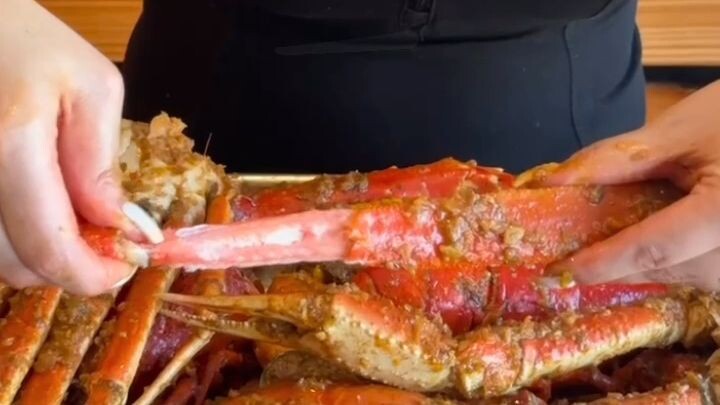 Alaskan crab is very delicious 🍑🍑