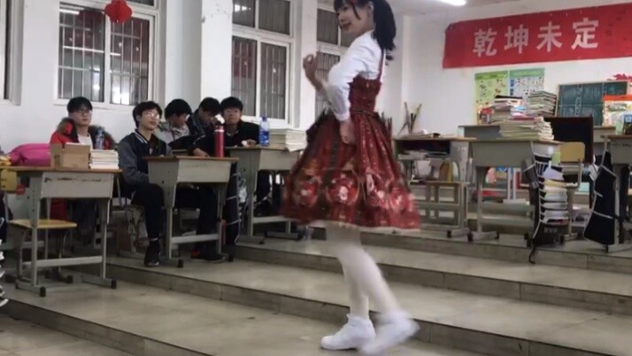 [Thousands of Time] The New Year's Day activities were very watery, I jumped in the class and touche