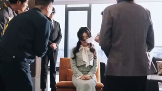 สาวตาบอดโดนหญิงชั่วแกล้งในงานแต่งงาน พวกเขาไม่รู้ว่าเธอเป็นลูกสาวคนรวยที่สุดในโลก(เต็มเรื่อง)