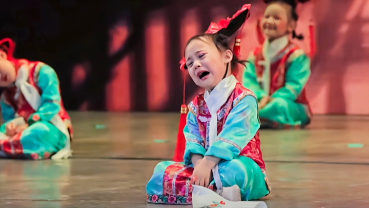 [Remix]Crying children still finish their performances|funny video