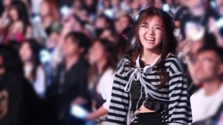 What is it like to dance in a Twice concert?