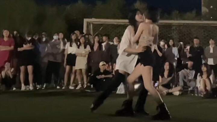 <Dangerous Party> School Sister School Girl สนามเด็กเล่น Duet Dance ~ Kissing! พวกเขาดีมาก! ฉันชอบจร