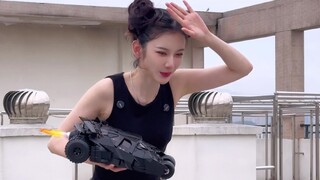 อะไร Batmobile พร้อมที่จะประกอบแล้วหรือยัง? ใส่ตุ๊กตา6นิ้วได้มั้ยคะ?