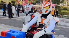 Geats and Ryuki on Kid Rides