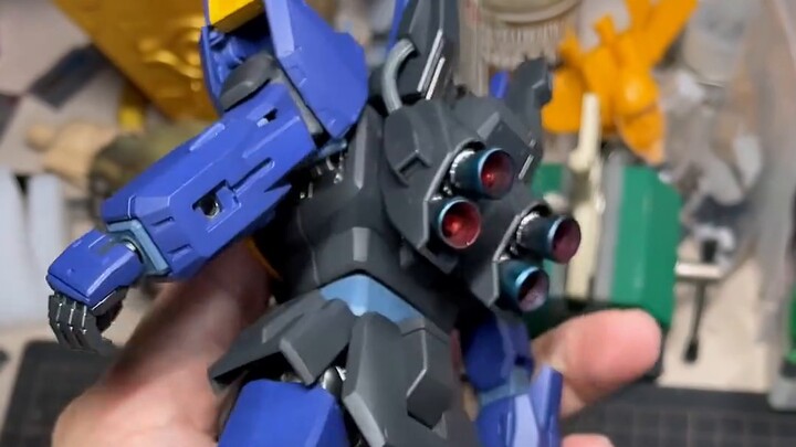 Pencocokan warna yang sederhana juga bisa sangat berselera tinggi, inilah pesona bodi UC. Bandai MG 