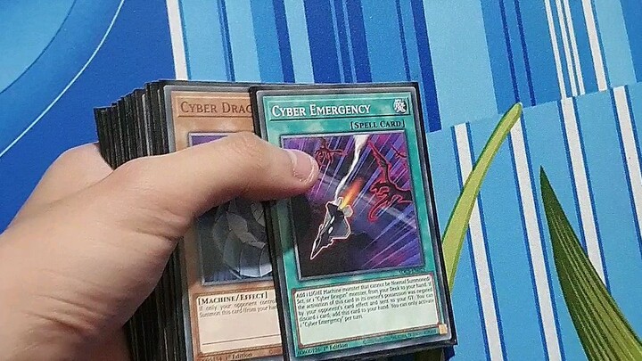 Building a Cyber Dragon deck in 2022 PART 1 :My main deck ( not complete yet)