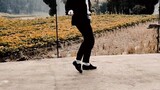 Nam thanh niên biểu diễn điệu nhảy cổ điển của Michael Jackson Nguy hiểm trên đường quê
