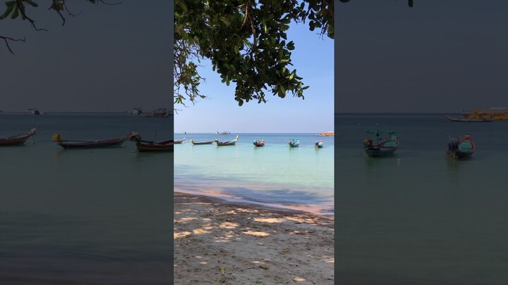 สาวสวยวิ่งออกกำลังกายบนชายหาด ณ เกาะเต่า Sairee Beach Koh Tao Island