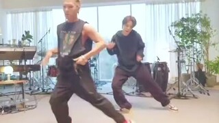 Park Jimin and Taeyang's vibe dance!!