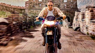 Lara Croft rides a motorbike on the Great Wall of China | Tomb Raider 2 | CLIP