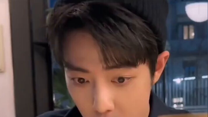 Netizens encountered Xiao Zhan at the Spanish Steps! He stood out in the crowd! Checked in at the fi
