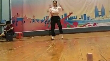 A girl from Guichu 05 danced "Kill This Love" without any ripples at a parent-teacher conference att