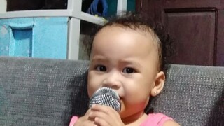 when my Daughter sing an ABC's song😁