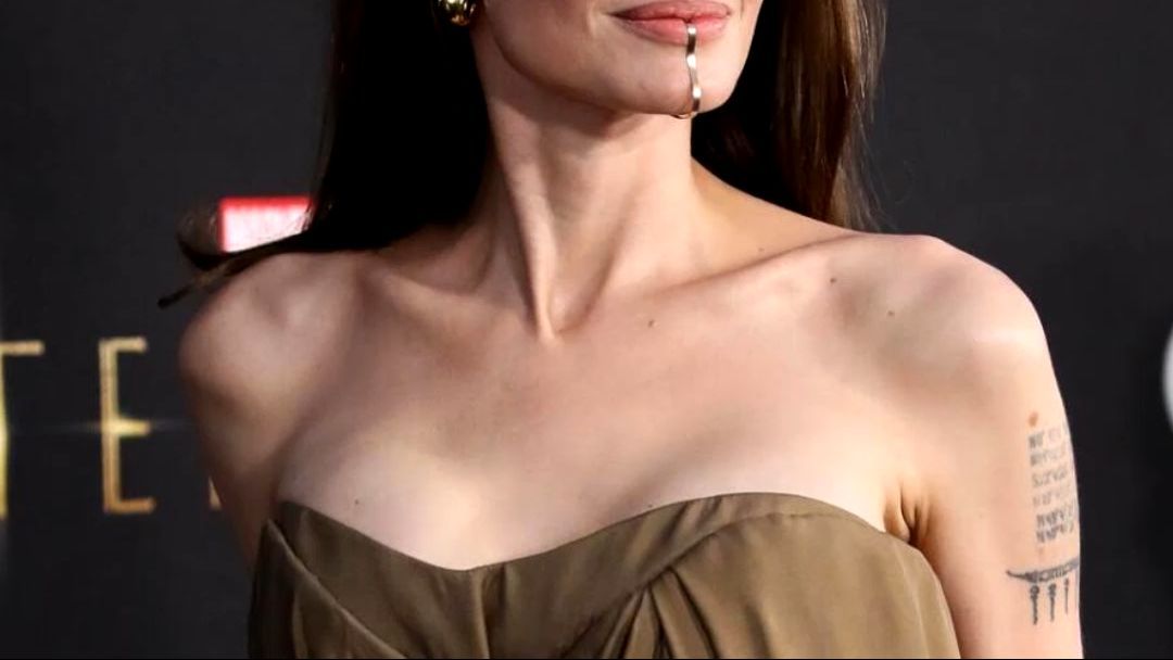 Angelina Jolie - Bilibili