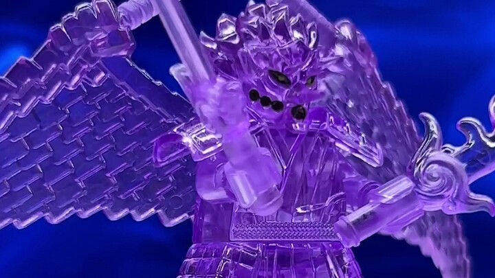 Minifigure Naruto, versi Susanoo Sasuke dengan blok bangunan minifigure domestik bukan Lego