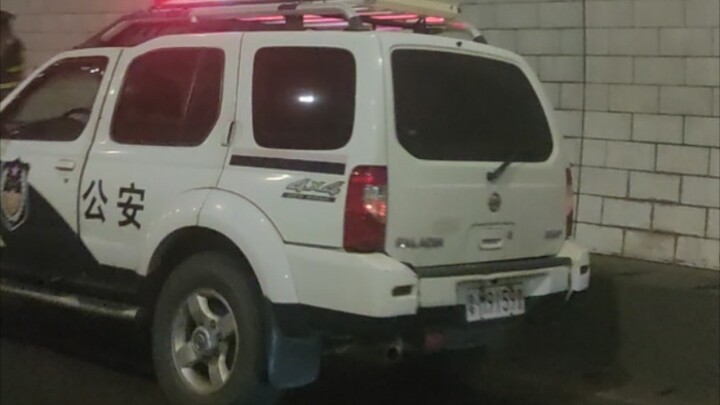 Motorway crash draws attention to police car with rotor lights