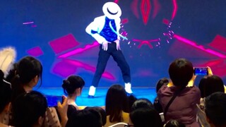 Apa jadinya jika Smooth Criminal karya Michael Jackson dibawakan di depan umum?