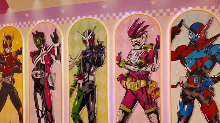 Hari pertama check-in restoran bertema Kamen Rider, Kamen Rider Gabu hadir! Kok kamu tahu aku tinju 
