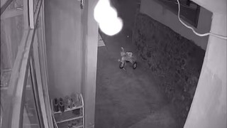 ada yang tau ini apa terekam cctv di rumah gak bisa dilihat mata