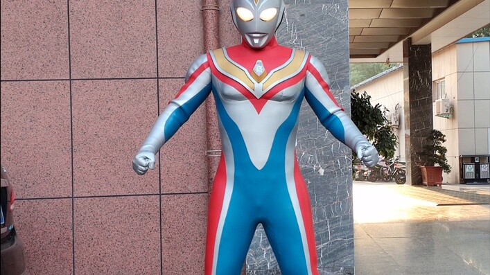 About how I became Ultraman Dyna from scratch and attended my best friend's wedding