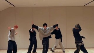 【TXT】土到极致就是潮 微博闯中文案怎么都是这种画风？ 给MOA跳一支舞，身体暖暖的  240418weibo更新