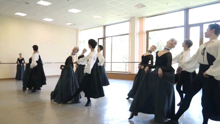 【บัลเล่ต์】การเต้นรำแบบโรมาเนสก์ (การเต้นรำแบบคลาสสิกของศตวรรษที่ 17) – Moscow State Ballet Academy (
