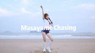 [เต้น]สาวน้อยใส่ชุดออกกำลังกายเต้นโคฟเพลงเปิด "ศึกจอมเวทอภินิหาร" ริมทะเล