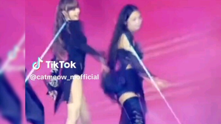 OMG JENLISA😳🤧