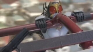Saya tidak tahu mengapa ada begitu banyak lelucon di episode pertama Kuuga