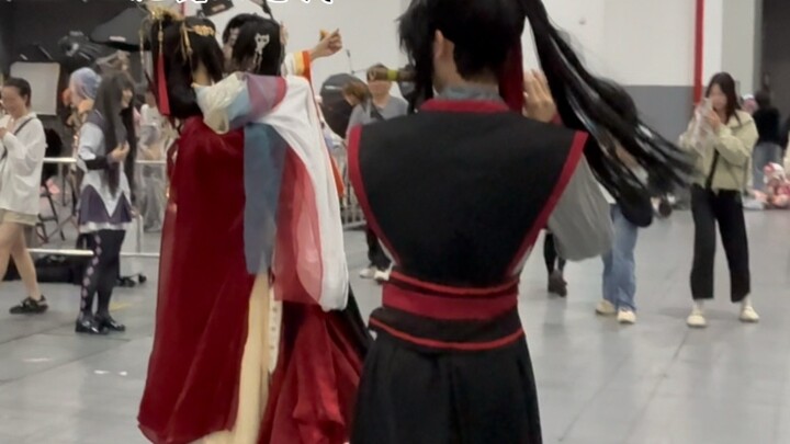 Wei Wuxian couldn't control Huacheng after all...