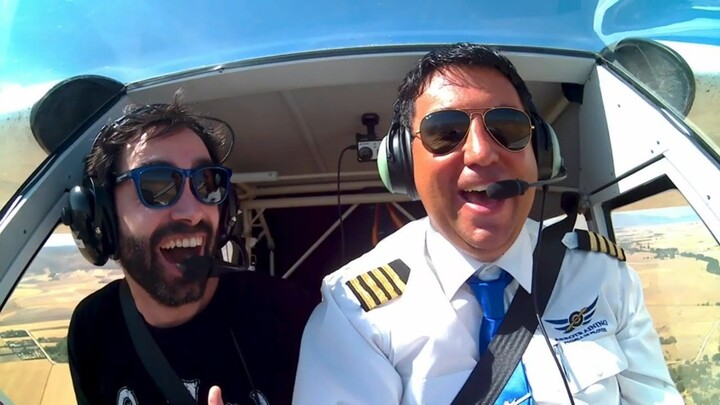 I TRIED TO NOT CRASH an AIRPLANE!! (Intenté NO estrellar esta avioneta)