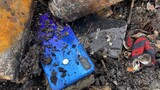 Restoring abandoned destroyed phone, Found a lot of broken phones in the rubbish