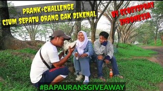 PRANK (CHALLENGE)CIUM SEPATU ORANG GAK DIKENAL || BY ECOSYSPRAY#Bapauransgiveaway