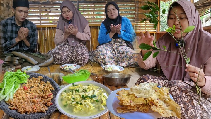 Akhirnya Makan Nikmat Masakan Kampung Ditemani Hujan Gerimis