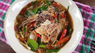 แกงปลาย่างใส่วุ้นเส้น หอมๆ แซ่บๆ รสจัดๆ ซดน้ำโล่งคอ Red curry with grilled fish and glass noodles.