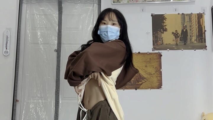 What's hidden in the sweater? | A smile that conquers the world | Choreography by Da Zhong