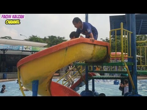 BERENANG DI WATERJOY