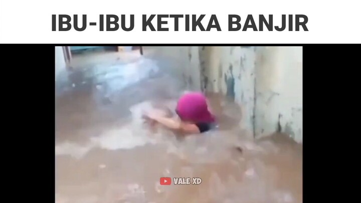 Bapak-Bapak Ketika Banjir