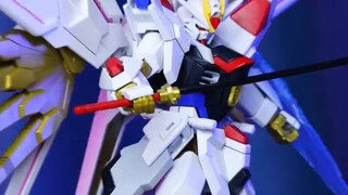 เครื่องจักรที่เจ๋งและแข็งแกร่งที่สุดมาอีกแล้ว! Bandai HG สุดอลังการ Strike Freedom Gundam!