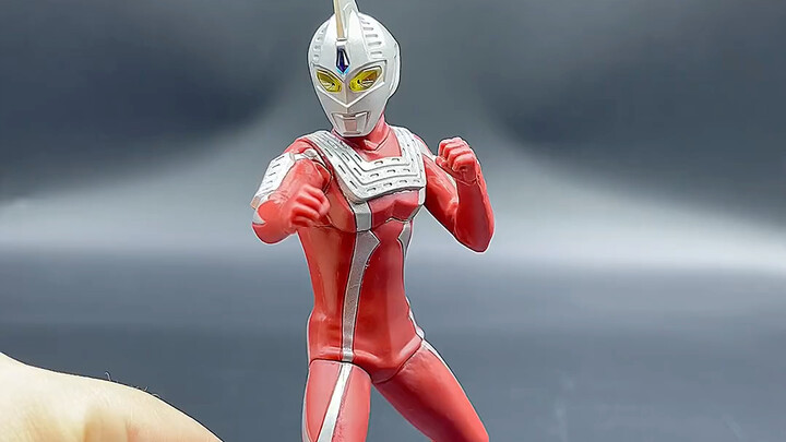 Come play Ultraman Seven 21, he can actually blink his eyes Ultraman Seven figure