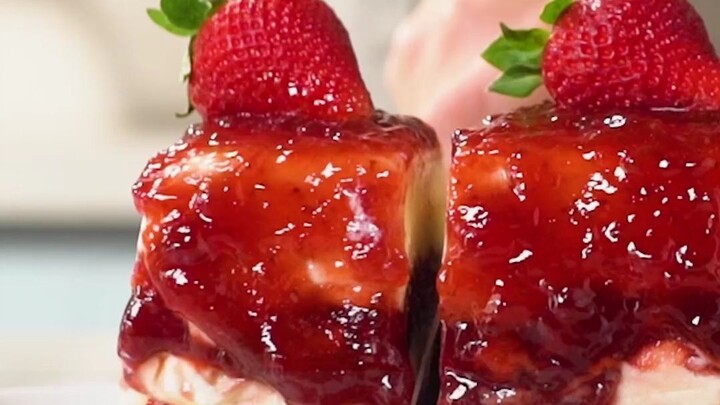 Frozen Strawberry Icebox Cake