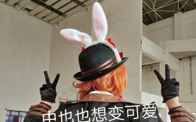 生活不易，中也卖艺。震惊，港黑某男子居然当街……